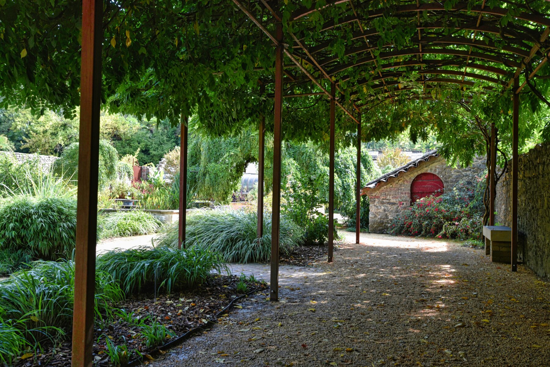 Perfect for pathways, garden beds, decorative accents, and drainage solutions, our high-quality gravel adds durability and visual appeal to any landscaping project.
