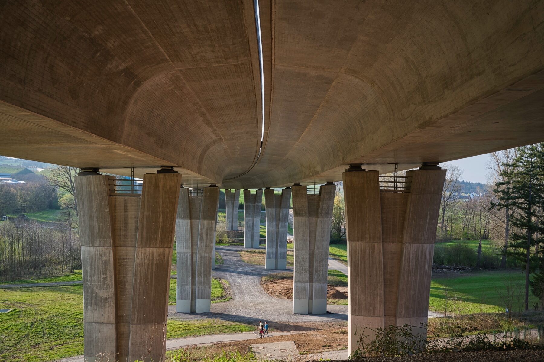 Long‑span concrete highway bridge with reinforced piers demonstrating freeze‑thaw durability and air‑entrained concrete performance.